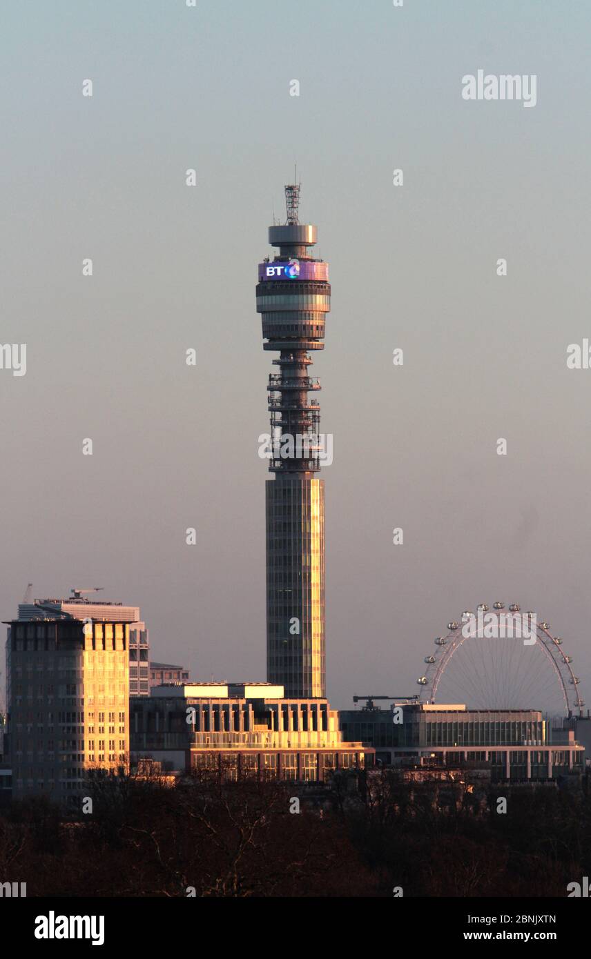 Sunset BT Tower formalmente conosciuto come Post Office Tower e British Telecom Tower, Londra, Inghilterra. Foto Stock