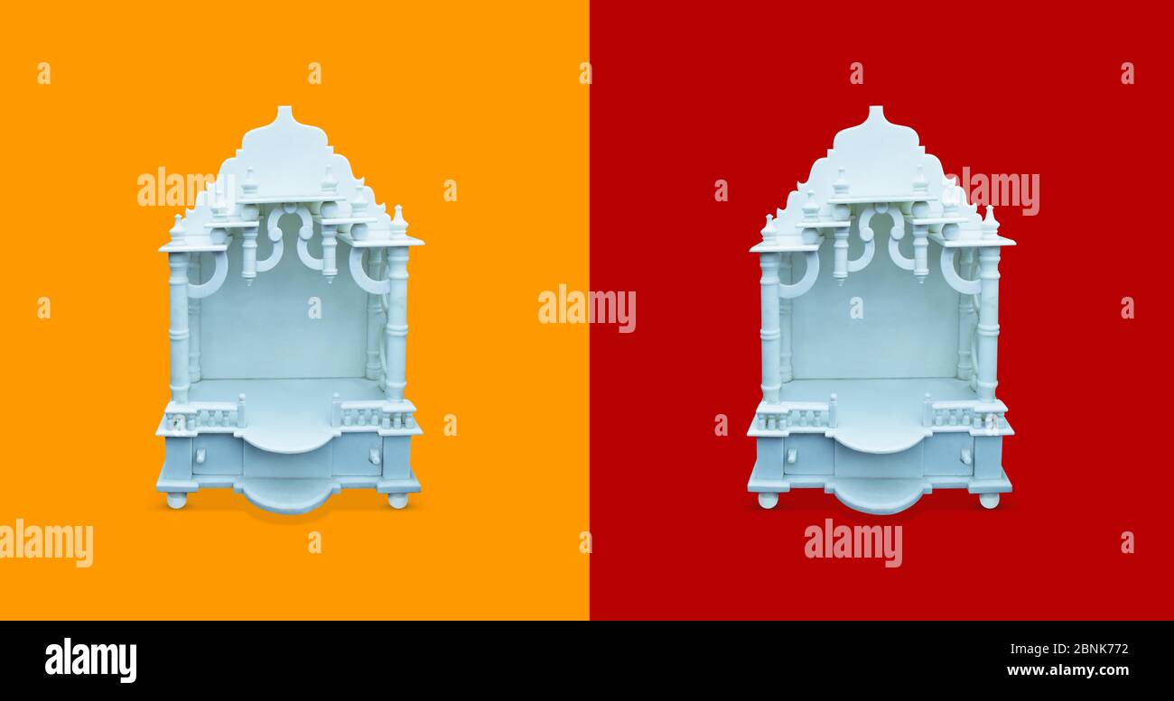 Tempio del piedistallo in marmo bianco indiano per la stanza di Puja su sfondo rosso e arancione - isolato Foto Stock