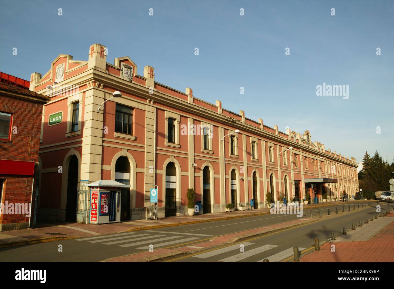 Baldacchino della stazione ferroviaria di León Foto Stock