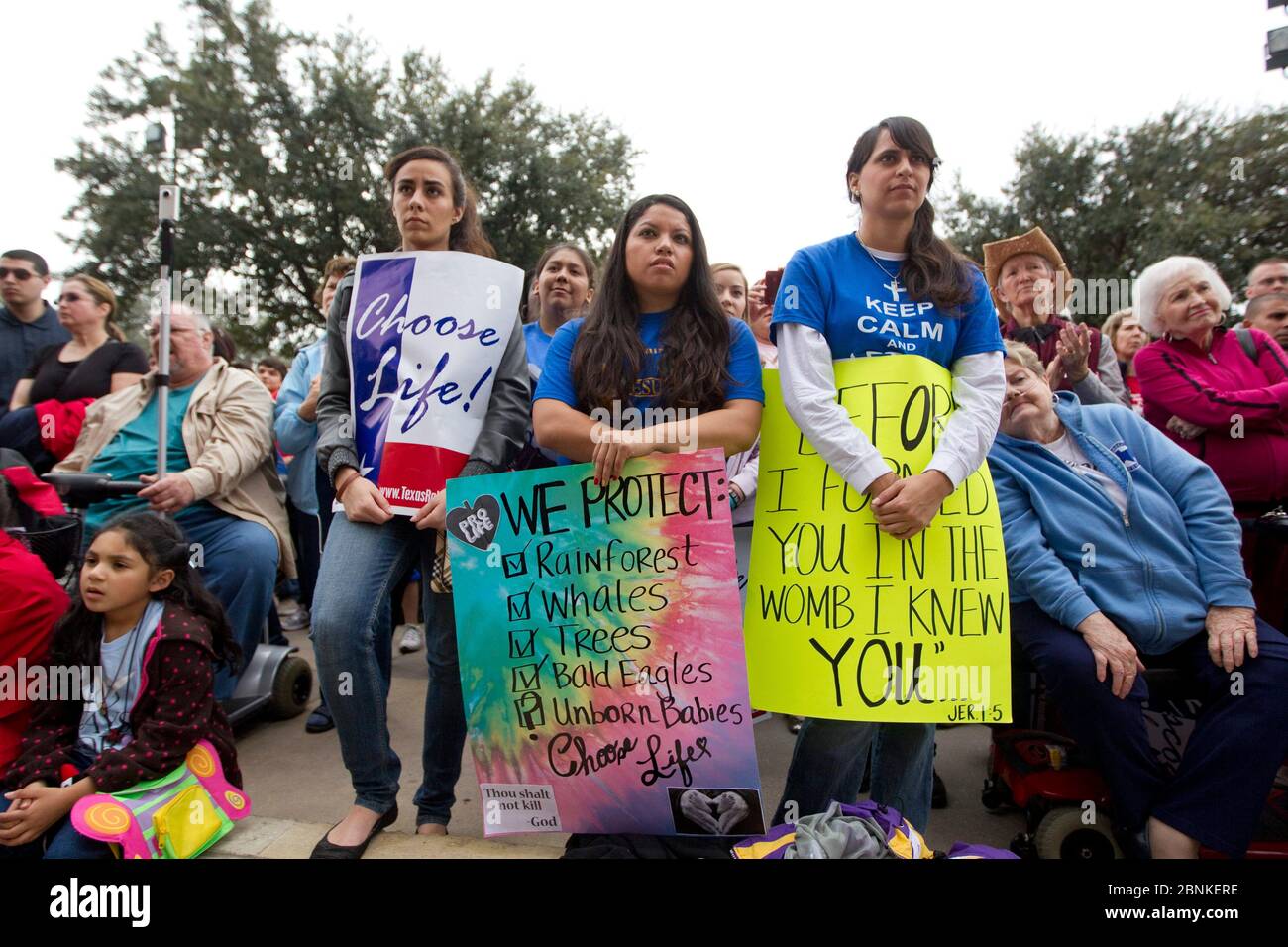 Austin Texas USA, 26 gennaio 2013: Una grande folla si riunisce al Campidoglio del Texas per un rally annuale contro l'aborto e a favore della vita. Quest'anno segna il 40th° anniversario della decisione Roe contro Wade della Corte Suprema che legalizza alcuni aborti. Foto Stock