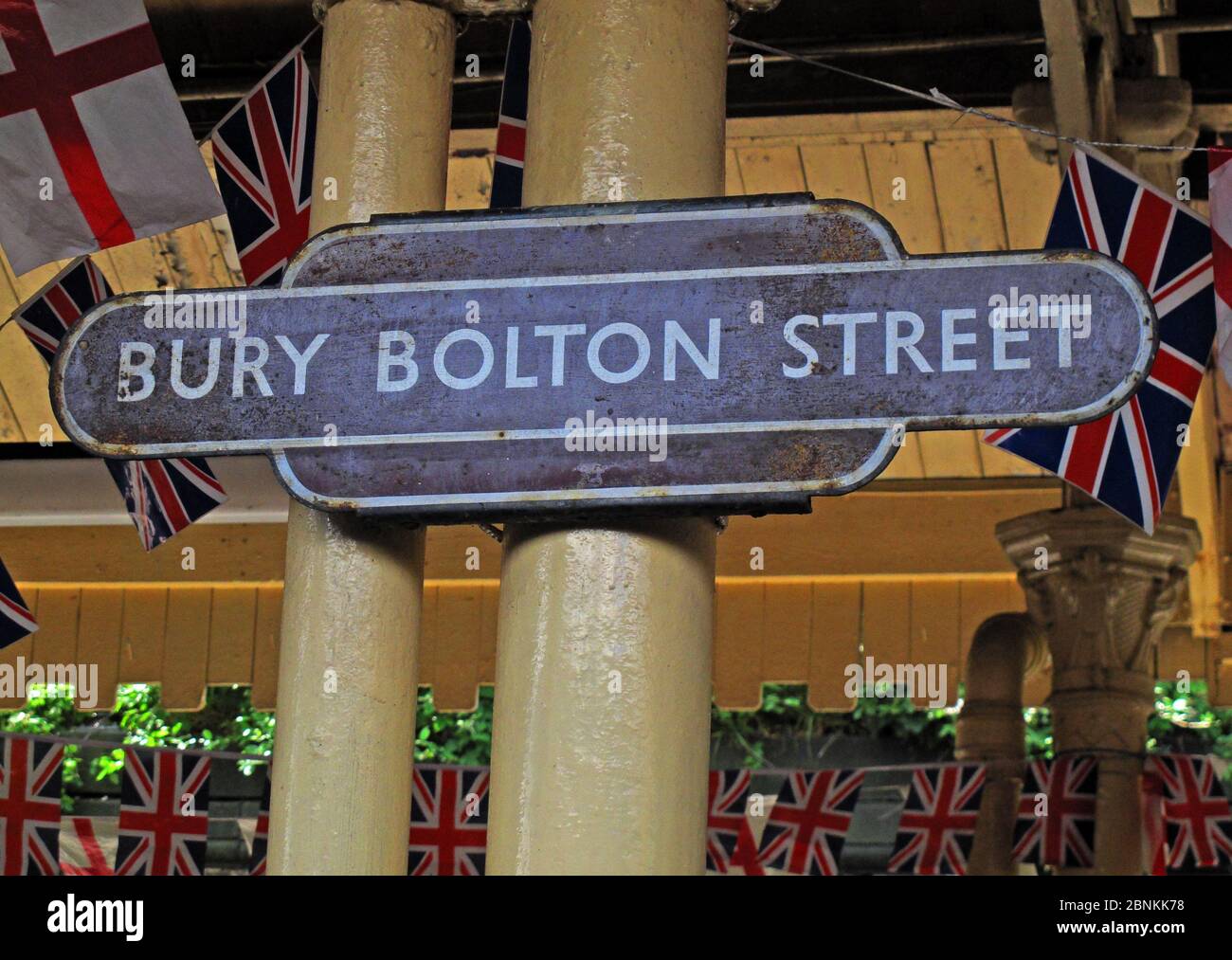 Bury Bolton Street tradizionale BR piattaforma segno, ELR, East Lanls Railway, Bury, Lancashire, INGHILTERRA, REGNO UNITO, BL9 0EY Foto Stock