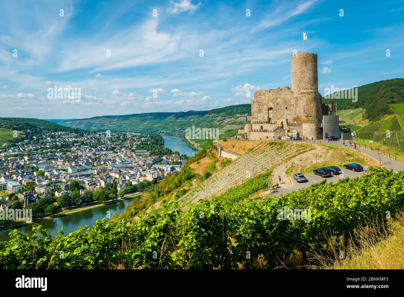 Castello di Landshut vicino Bernkastel-Kues, vista di Kues, uno dei più bei castelli della Mosella, Moselle loop anche degno di vedere, Foto Stock