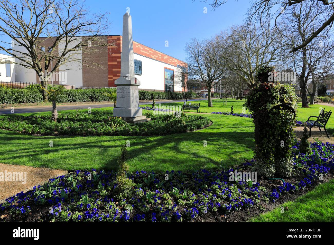 Il monumento commemorativo della guerra a Central Park, Chelmsford City, Essex County, Inghilterra, Regno Unito Foto Stock