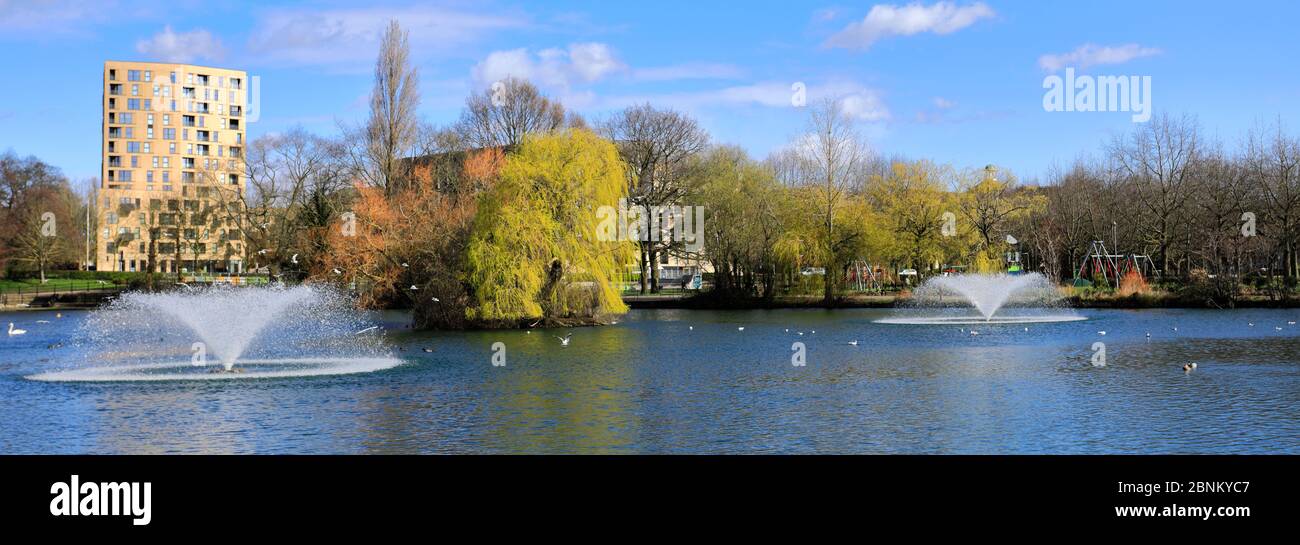Vista primaverile di Central Park, Chelmsford City, Essex County, Inghilterra, Regno Unito Foto Stock