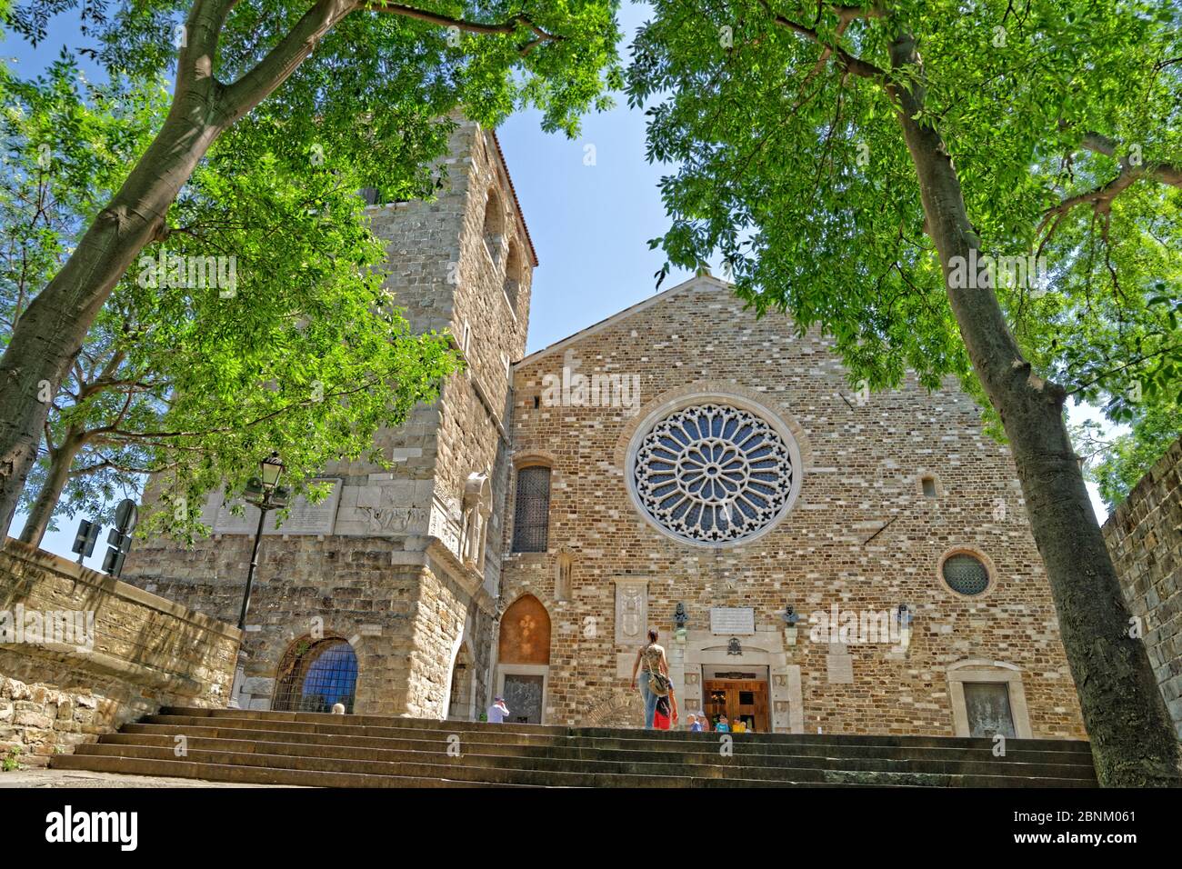 Cattedrale del XIV secolo di San Giusto, la chiesa principale di Trieste, in provincia di Trieste, Italia. Foto Stock