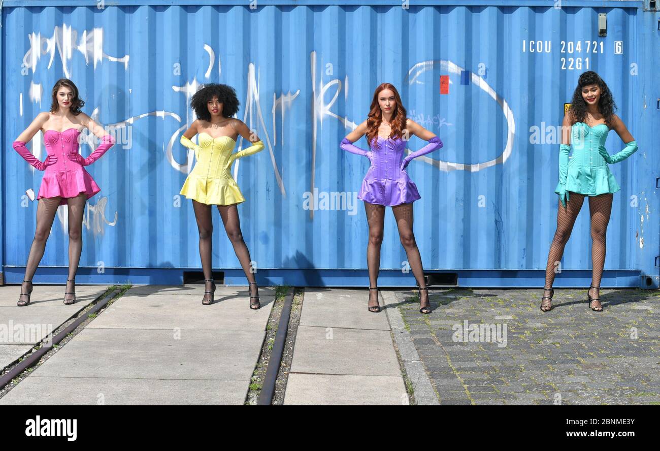Berlino, Germania. 15 maggio 2020. I finalisti Sarah P. (l-r), Maureen, Jacky e Lijana dal prossimo Topmodel tedesco in una sessione fotografica. Credit: Jens Kalaene/dpa-Zentralbild/dpa/Alamy Live News Foto Stock