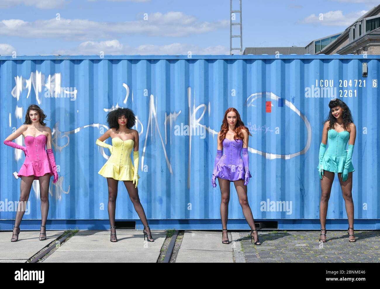 Berlino, Germania. 15 maggio 2020. I finalisti Sarah P. (l-r), Maureen, Jacky e Lijana dal prossimo Topmodel tedesco in una sessione fotografica. Credit: Jens Kalaene/dpa-Zentralbild/dpa/Alamy Live News Foto Stock
