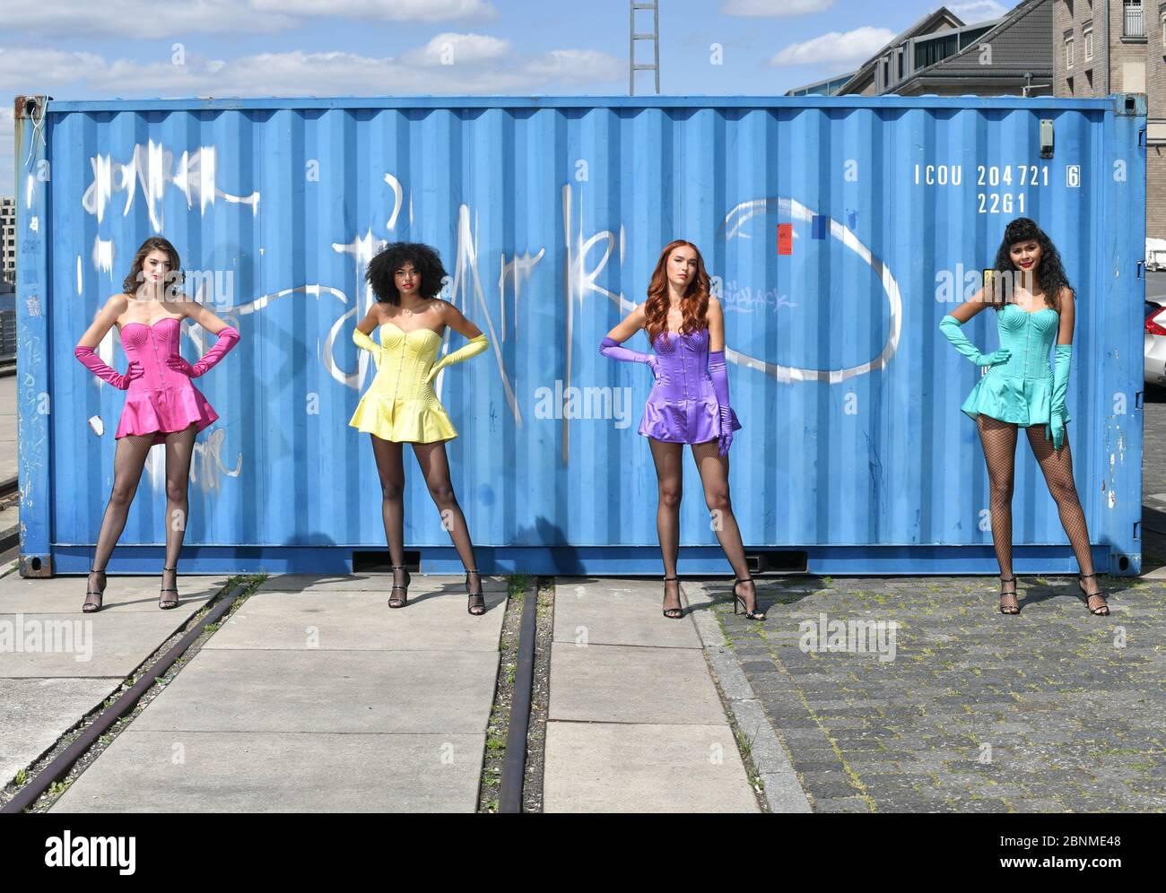 Berlino, Germania. 15 maggio 2020. I finalisti Sarah P. (l-r), Maureen, Jacky e Lijana dal prossimo Topmodel tedesco in una sessione fotografica. Credit: Jens Kalaene/dpa-Zentralbild/dpa/Alamy Live News Foto Stock