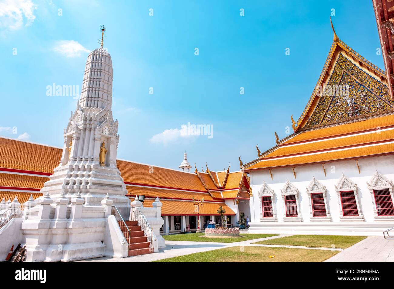 Bangkok / Thailandia - 19 gennaio 2020: Questo tempio conosciuto come ' Wat Mahathat Yuwaratrangsarit ' in lingua locale. Il tempio nel centro di Bangkok Foto Stock