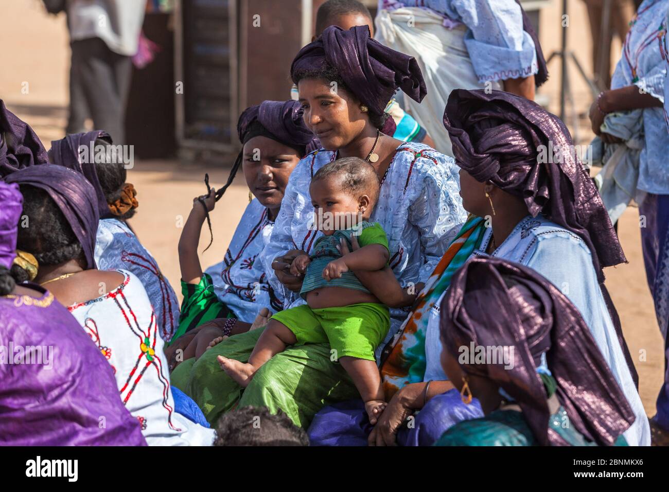 Le donne Tuareg in festa nomade nel deserto del Sahara Foto Stock