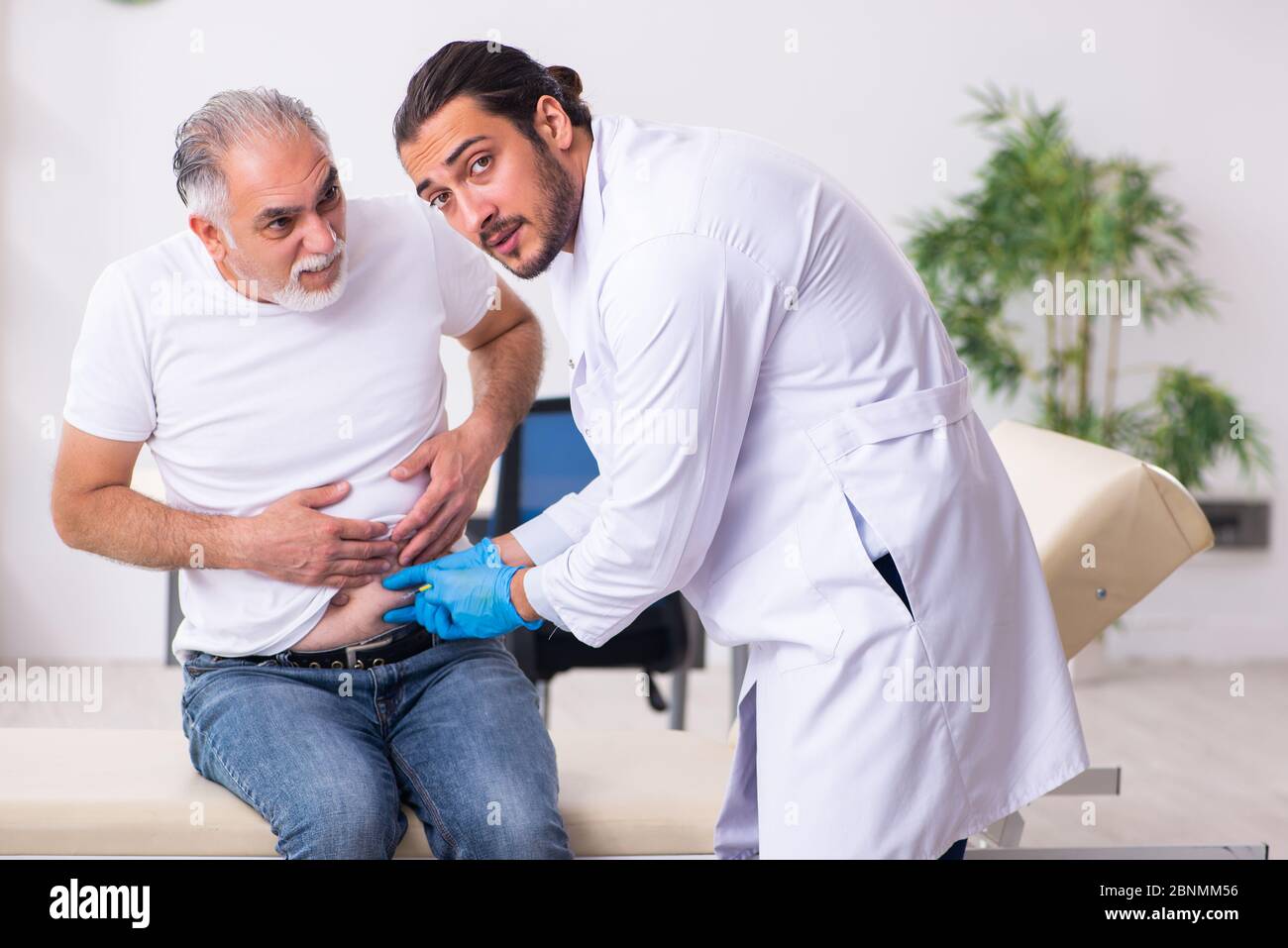 Paziente che soffre del diabete che visita il medico Foto Stock