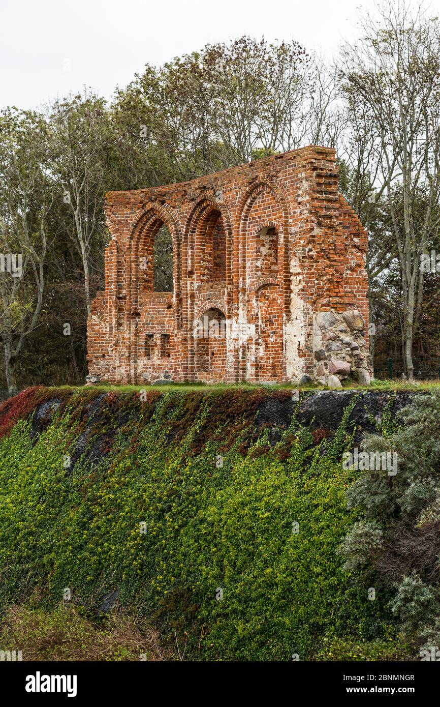 Europa, Polonia, Voivodato Pomeraniano occidentale, rovine della chiesa di Trzesacz / Hoff an der Ostsee Foto Stock