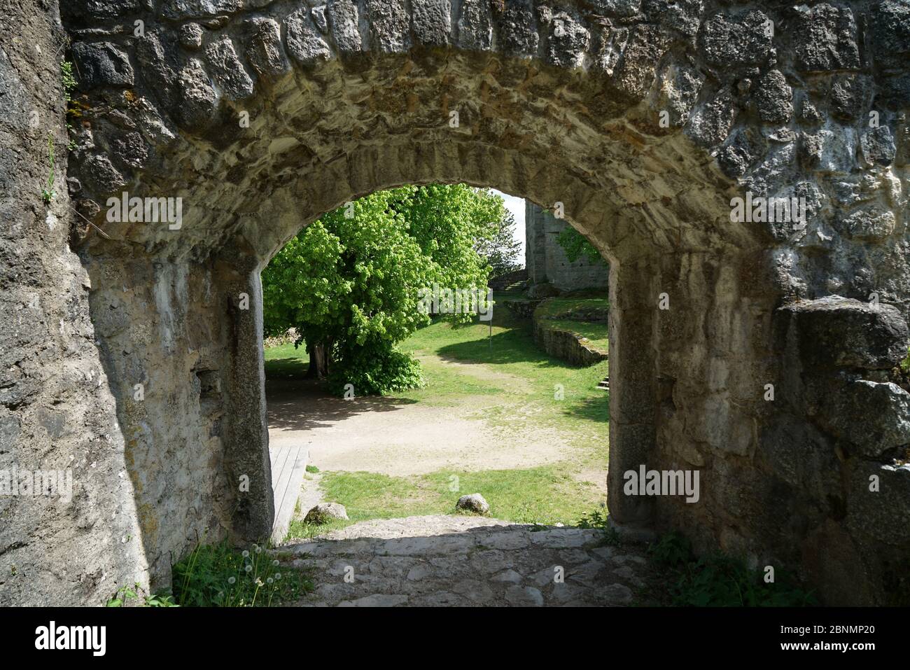 Porta fatta di pietre naturali è fatto per durare Foto Stock