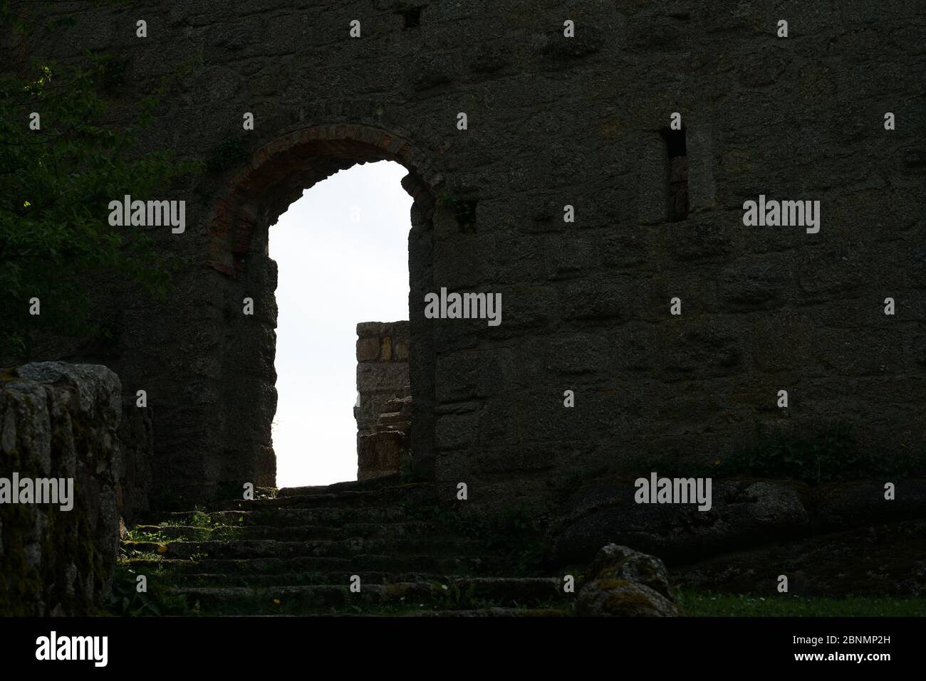 Porta fatta di pietre naturali è fatto per durare Foto Stock