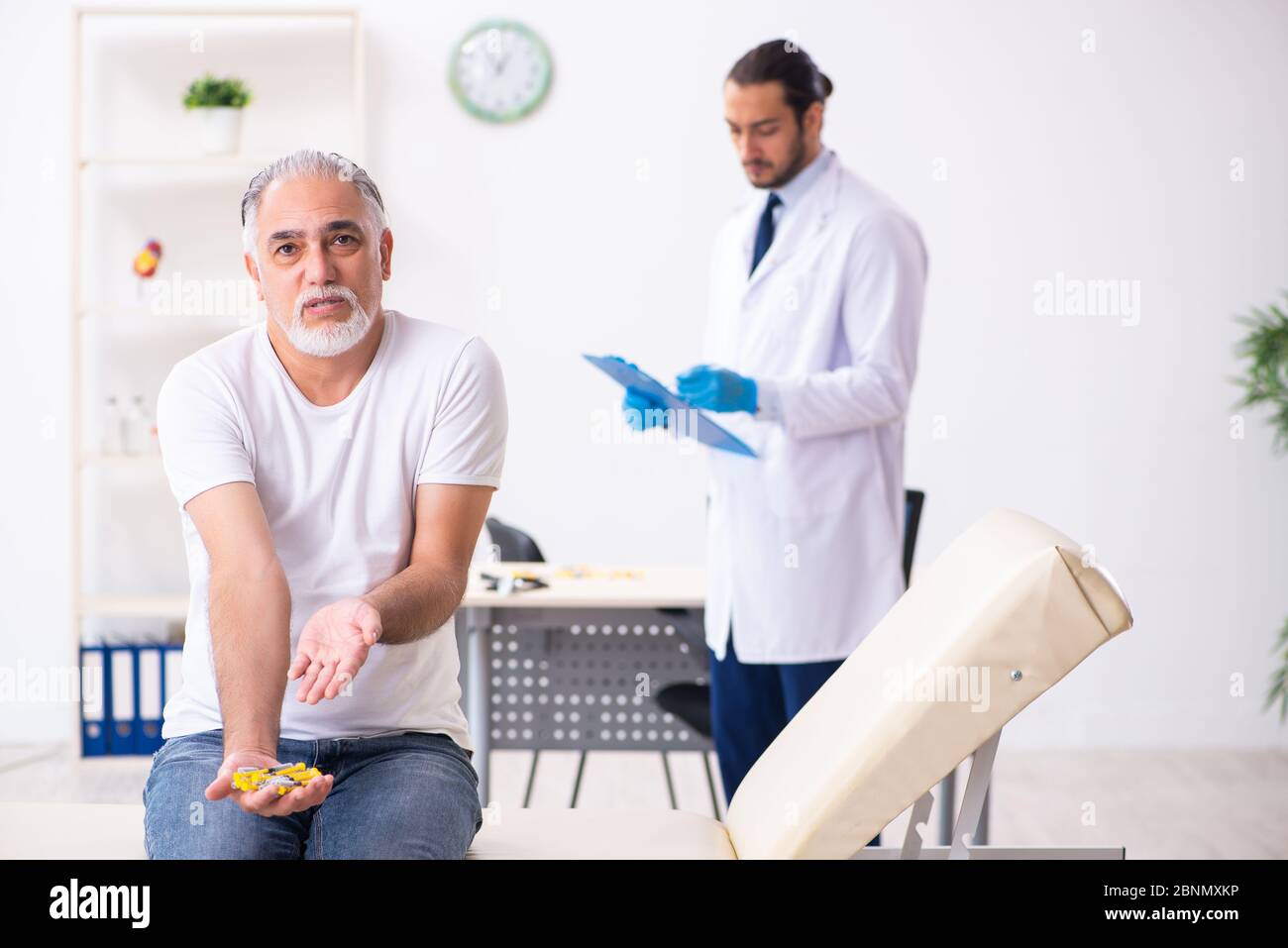 Paziente che soffre del diabete che visita il medico Foto Stock