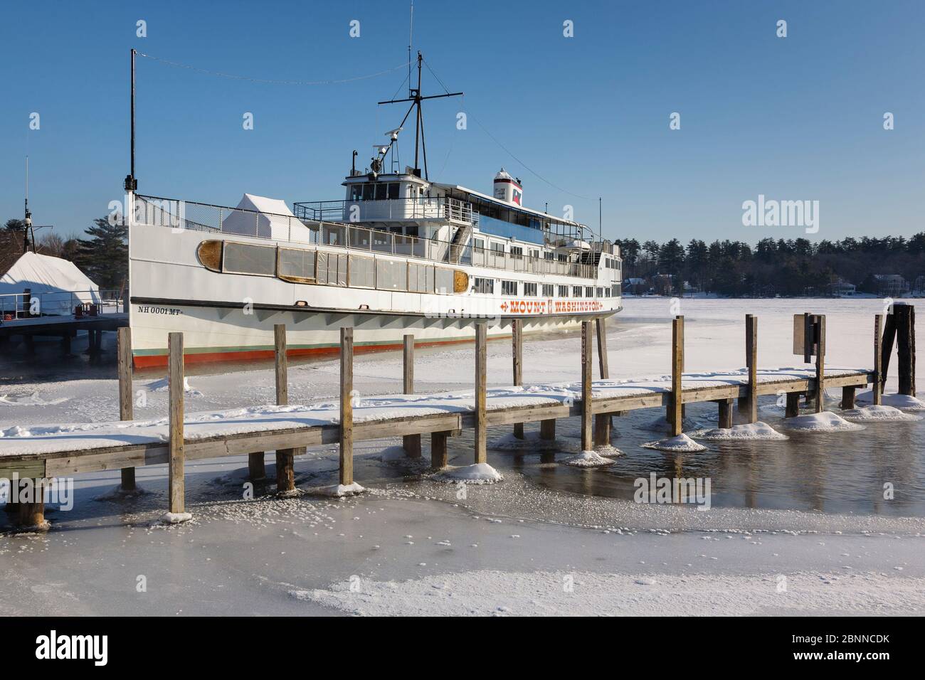 M/S Mount Washington attraccato nel Center Harbour sul lago Winnipesaukee nel New Hampshire durante i mesi invernali. Il lago Winnipesaukee è il più grande lago i. Foto Stock