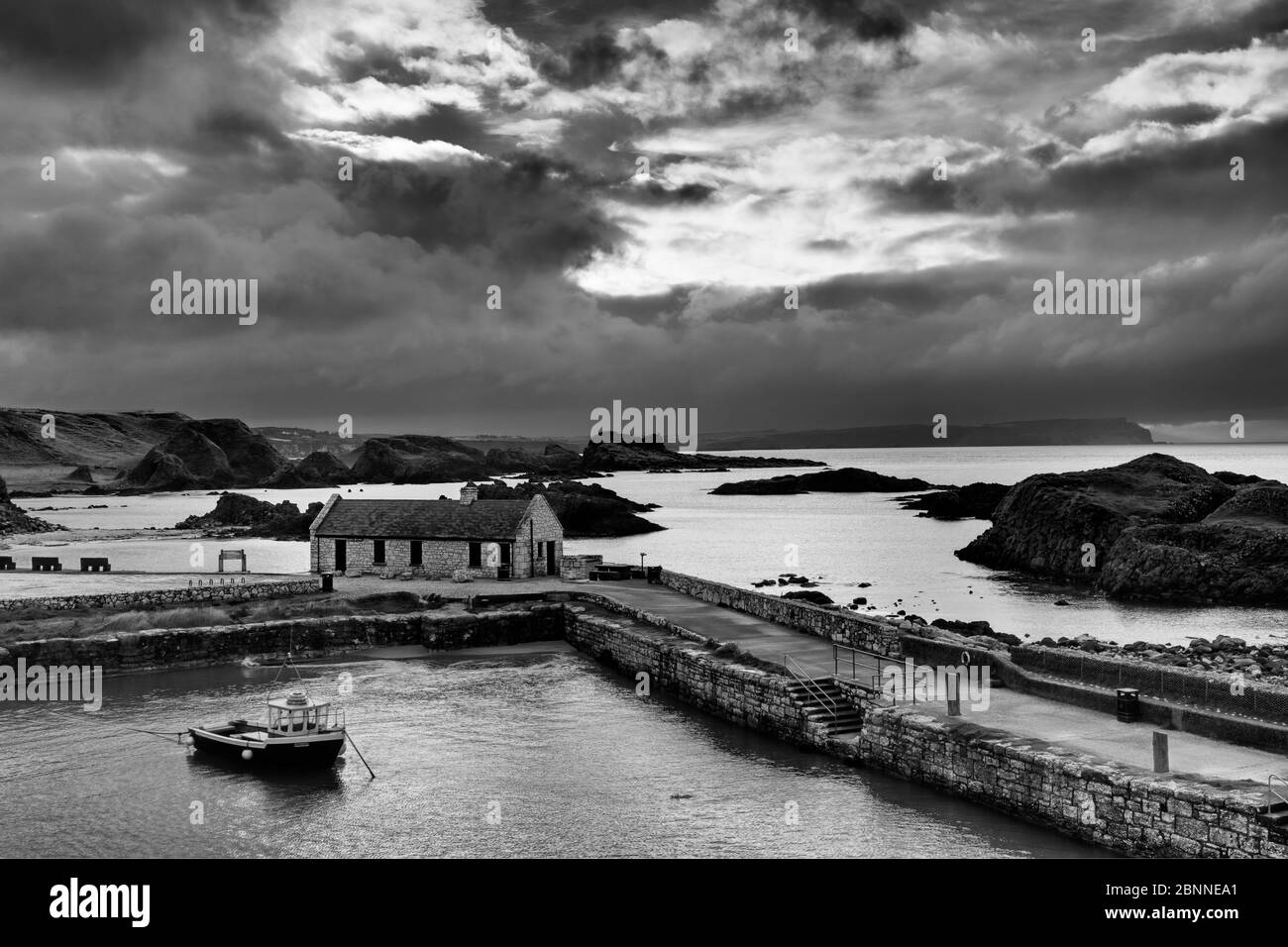 Ballintoy Harbour, Ballintoy Village, County Antrim, Ulster (Irlanda del Nord Europa Foto Stock