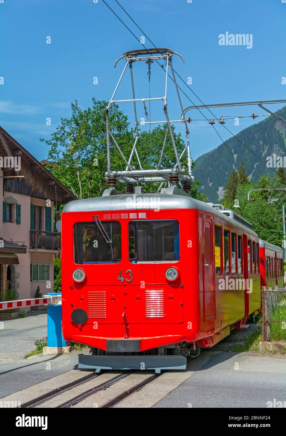 Francia, Chamonix, treno a cremagliera che ritorna alla stazione ferroviaria a valle da Montenvers, Mer de Glace Foto Stock