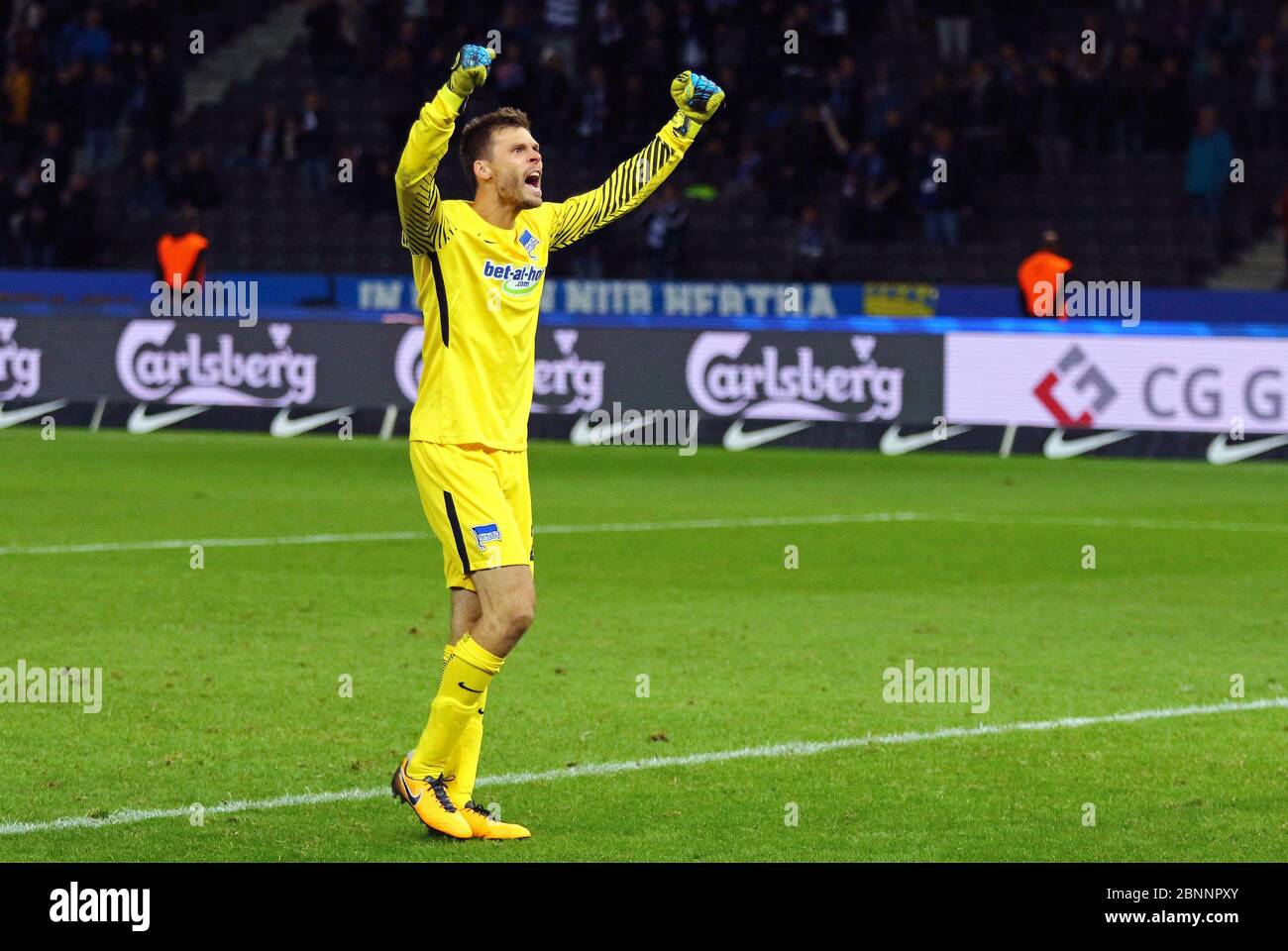 Berlino, Germania - 20 settembre 2017: Il portiere Rune Jarstein di Hertha BSC Berlino reagisce dopo aver vinto la partita tedesca della Bundesliga contro Bayer 04 Leverkusen all'Olympiastadion Berlino Foto Stock