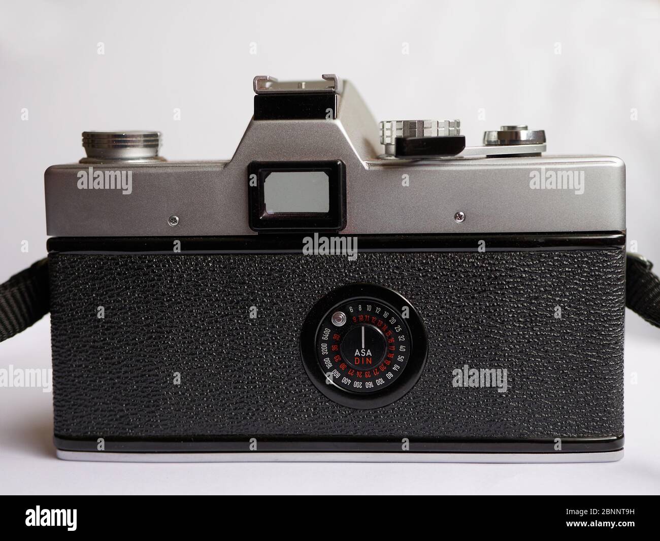Minolta SR-T 101 telecamera analogica da 35 mm vintage, lanciata nel 1966. Vista posteriore. Foto Stock