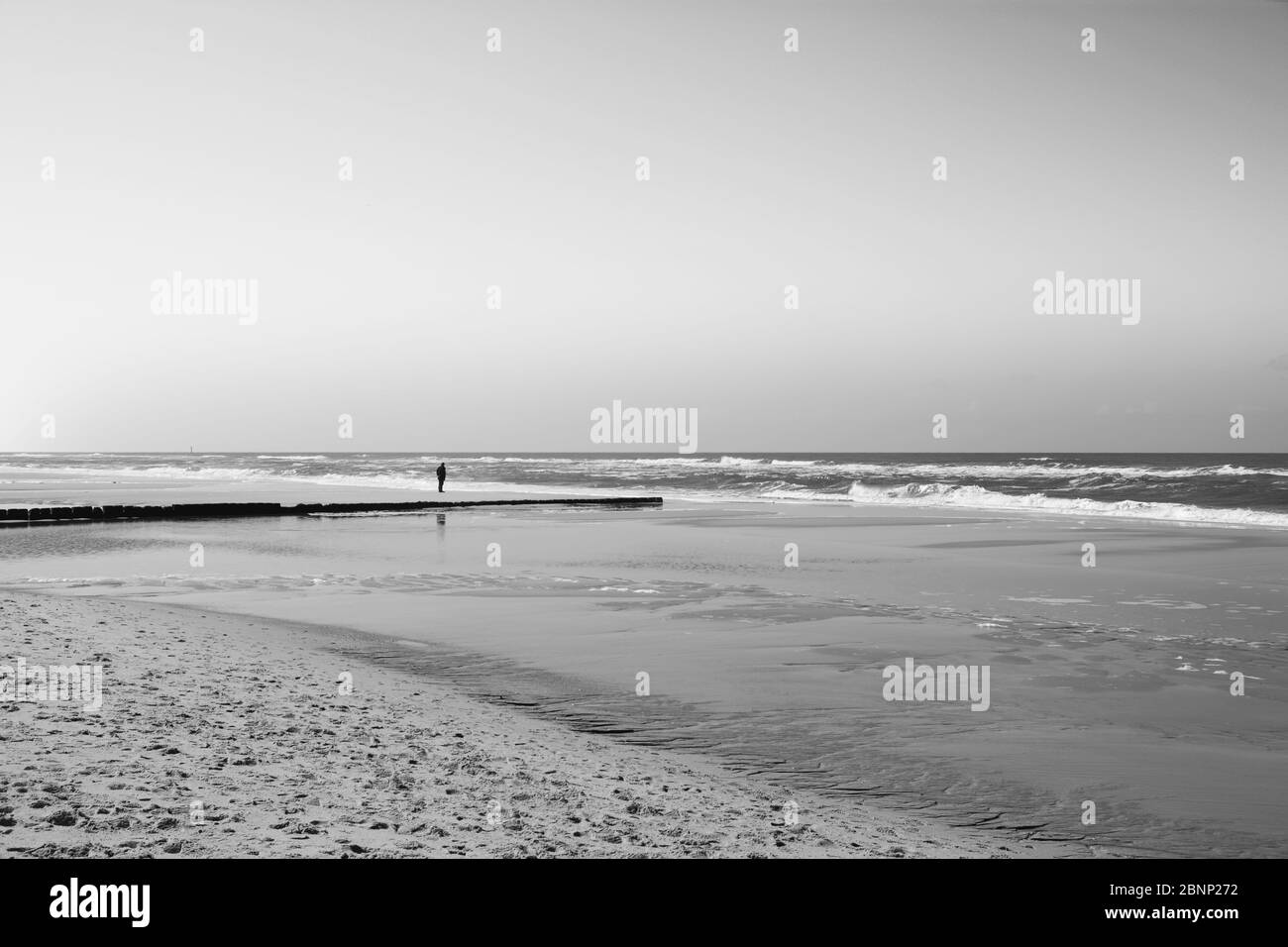 Uomini soli sulla spiaggia, Sylt, Germania Foto Stock