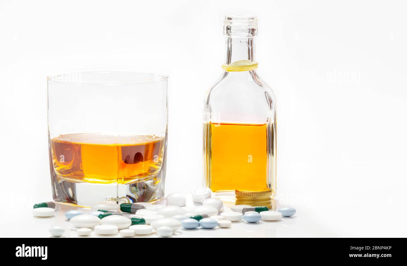 Pericolo di dipendenza, alcool, compresse, farmaci Foto Stock