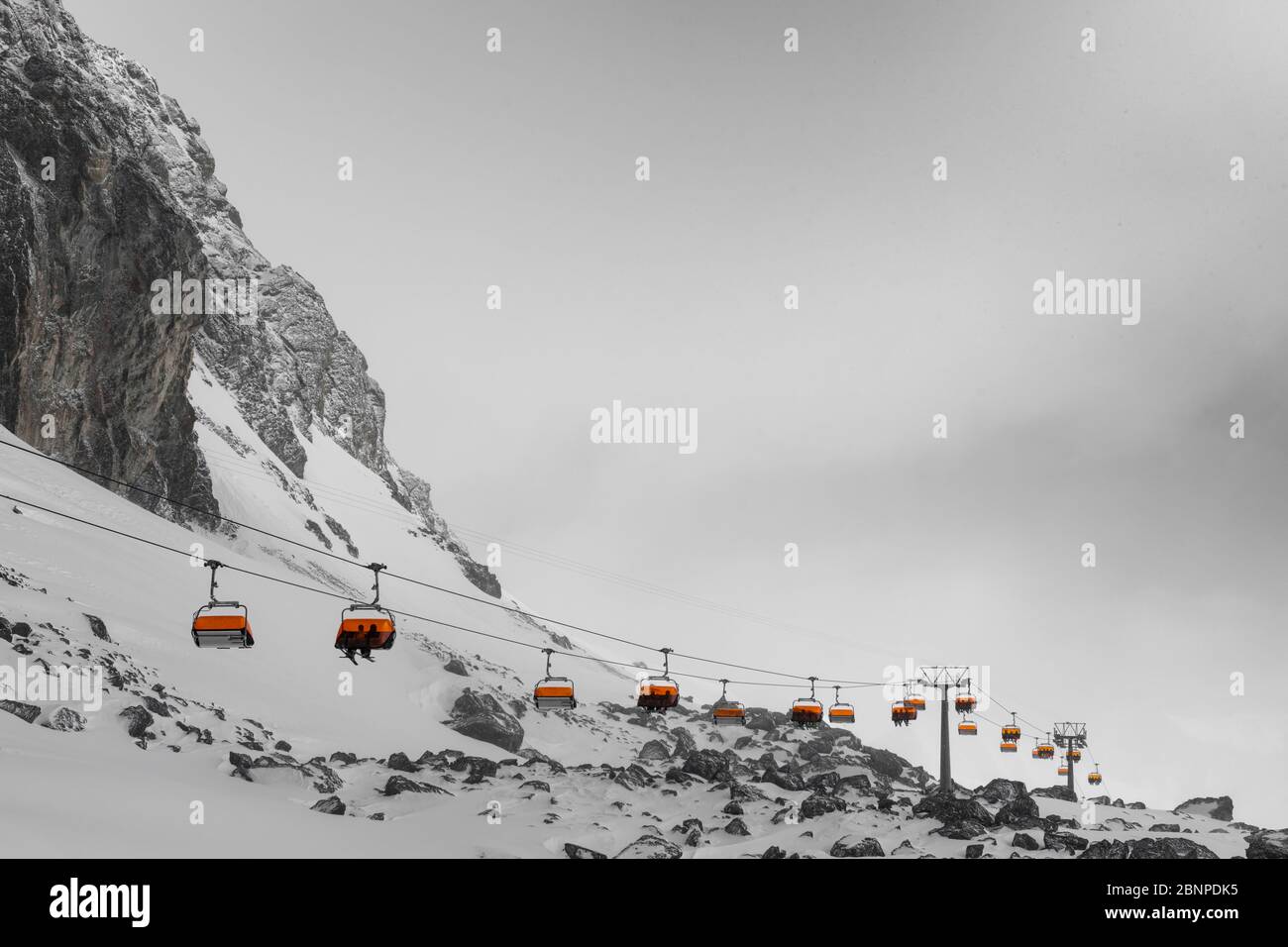 Svizzera, Graubünden, Samnaun, Austria, Tirolo, Ischgl, seggiovia da Alp Trida al Viderjoch in una giornata di tempesta Foto Stock