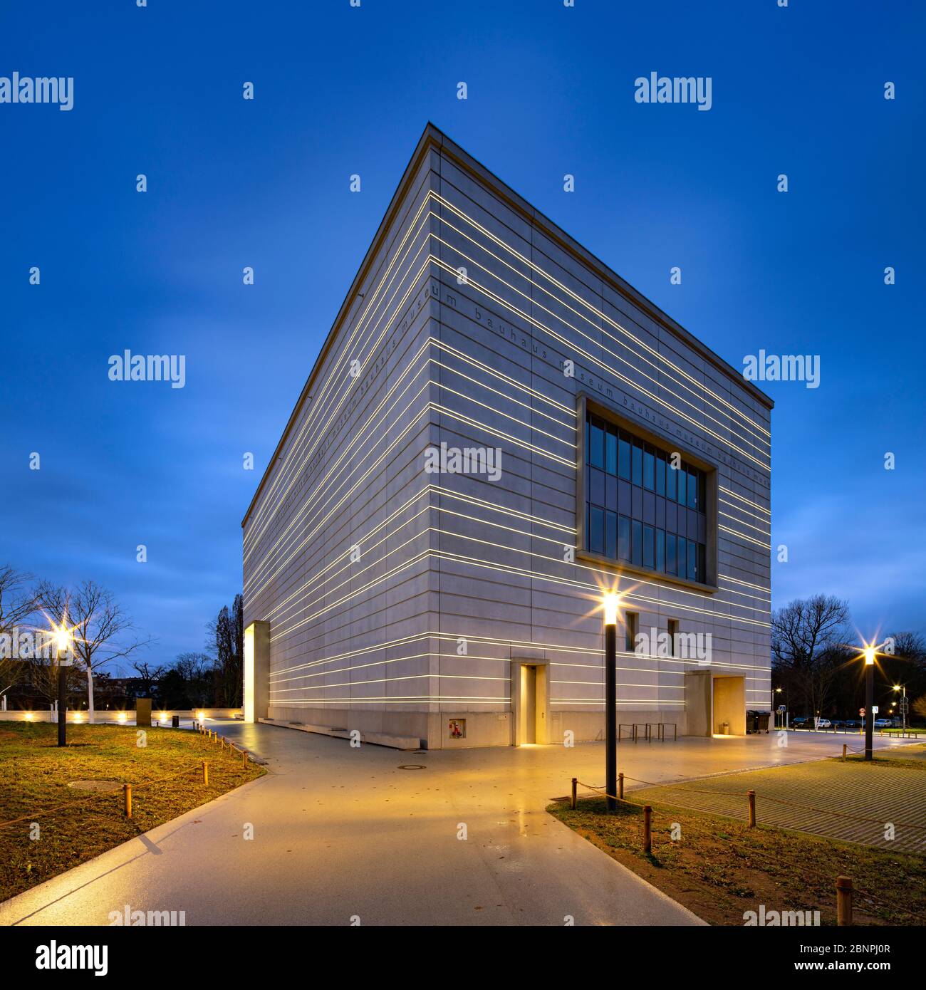 Germania, Turingia, Weimar, Bauhaus-Museum Weimar, apertura 5 aprile 2019, foto notturna, Foto Stock