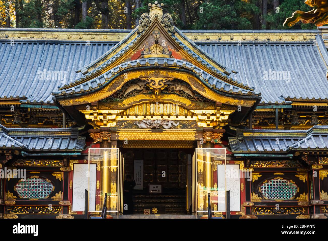 Giappone, Honshu, Prefettura Di Tochigi, Nikko, Tempio Di Rinnoji, Porta D'Ingresso Al Mausoleo Di Taiyuin Foto Stock