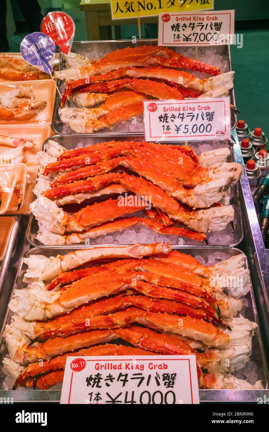Giappone, Honshu, Tokyo, Tsukiji, Mercato Esterno Di Tsukiji, Esposizione Di Seafood Shop Delle Gambe Del Granchio Del Re Foto Stock