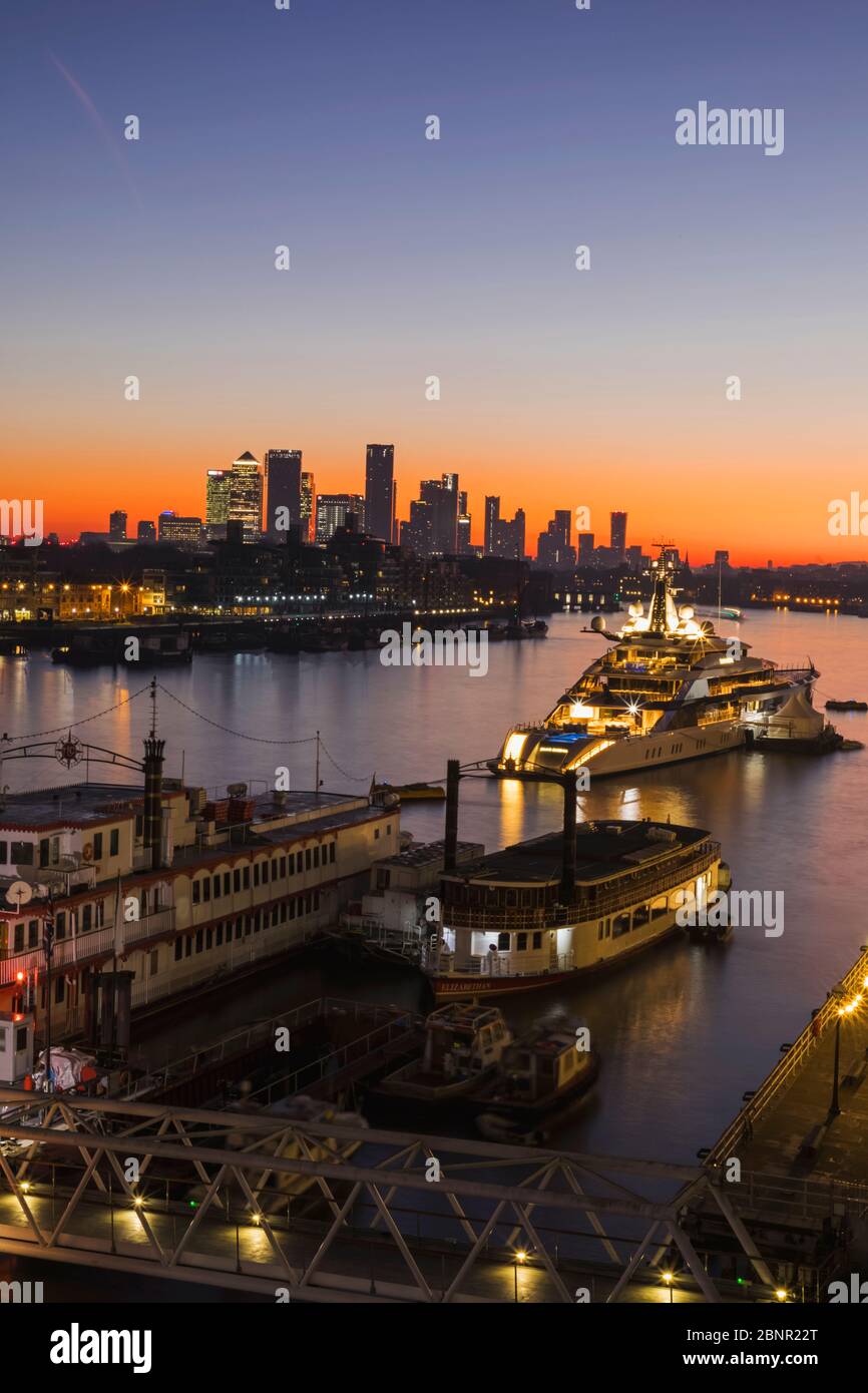 Inghilterra, Londra, Canary Wharf Skyline E River Thames At Dawn Foto Stock