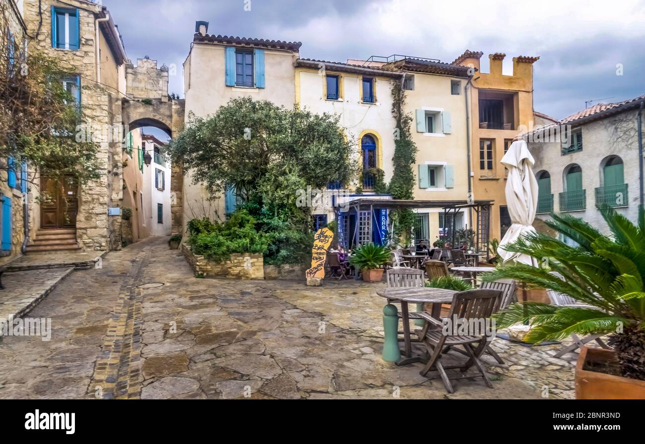 Luogo Juin 1907 a Bages. La Porte du Cadran Solaire è stata costruita nel 17 ° secolo. Situato nel Parco Naturale Regionale di Narbonnaise en Méditerranée. Foto Stock