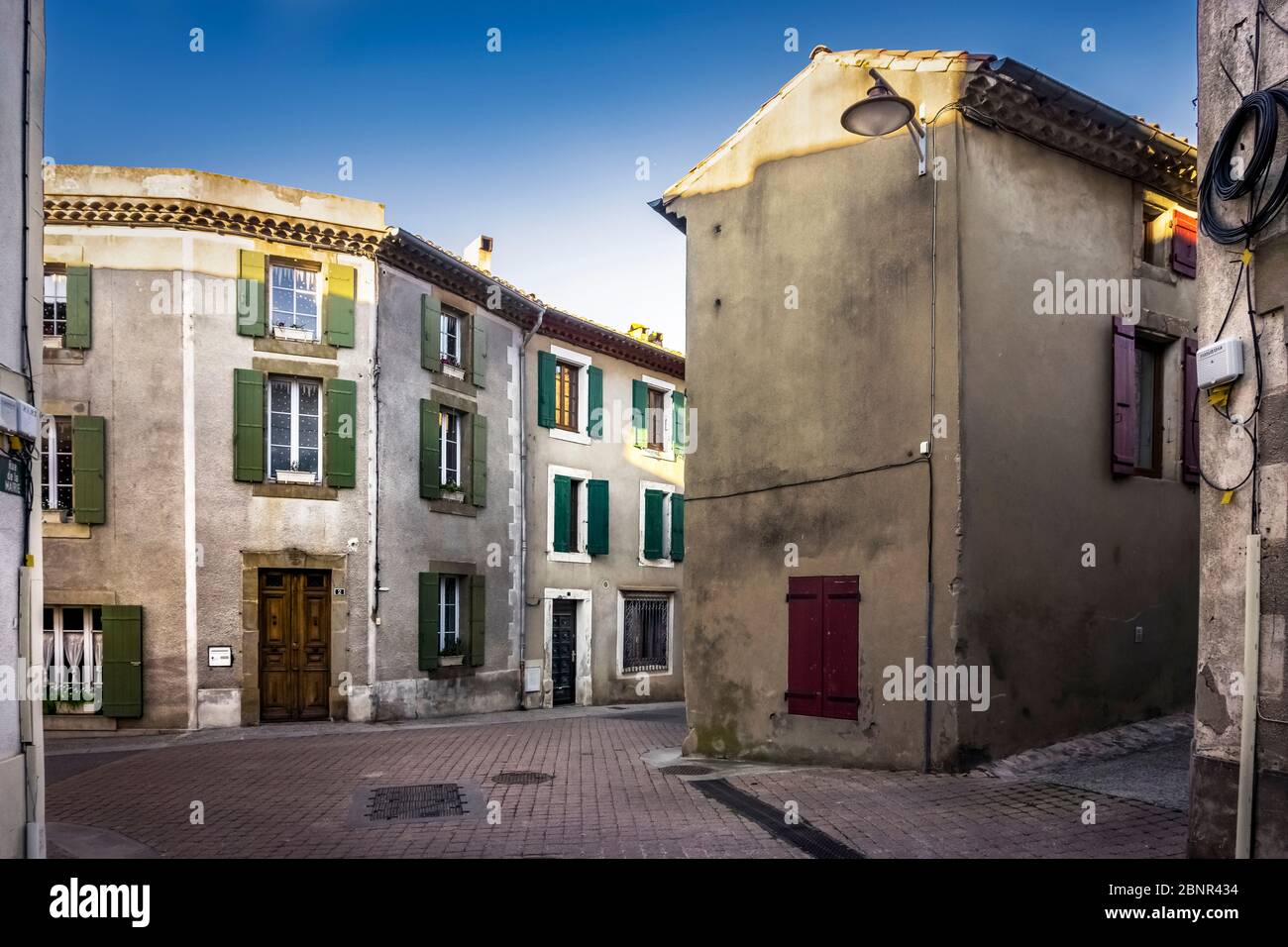 Centro del villaggio di Capendu in inverno. Il centro storico appartiene al tipo di Circulades - villaggi rotondi. Foto Stock