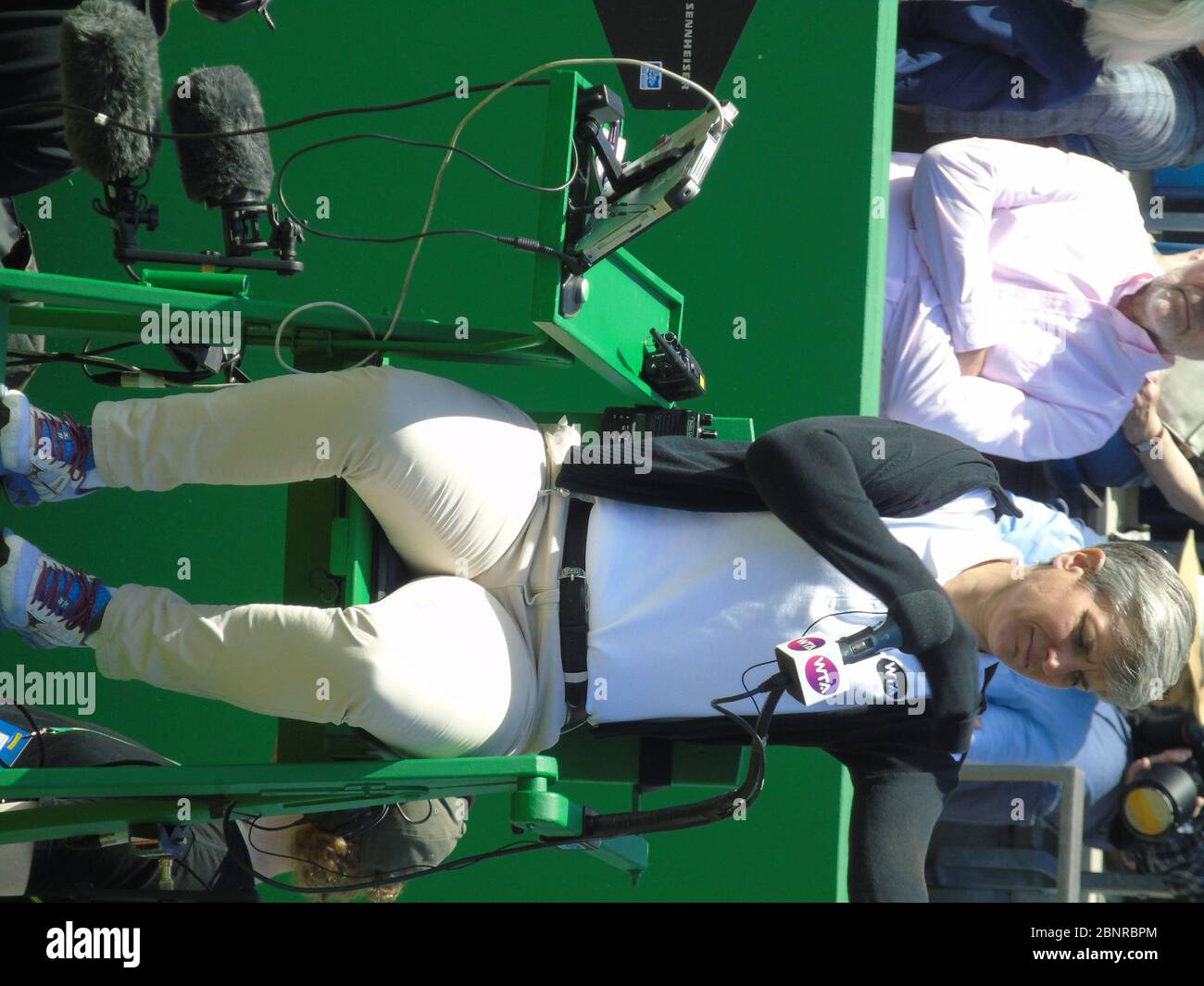 Marija Cicak sedia croata da tennis umpire all'Edgbaston Priory Club, Birmingham, Inghilterra, UK per le finali del trimestre femminile il 22 giugno 2018 Foto Stock