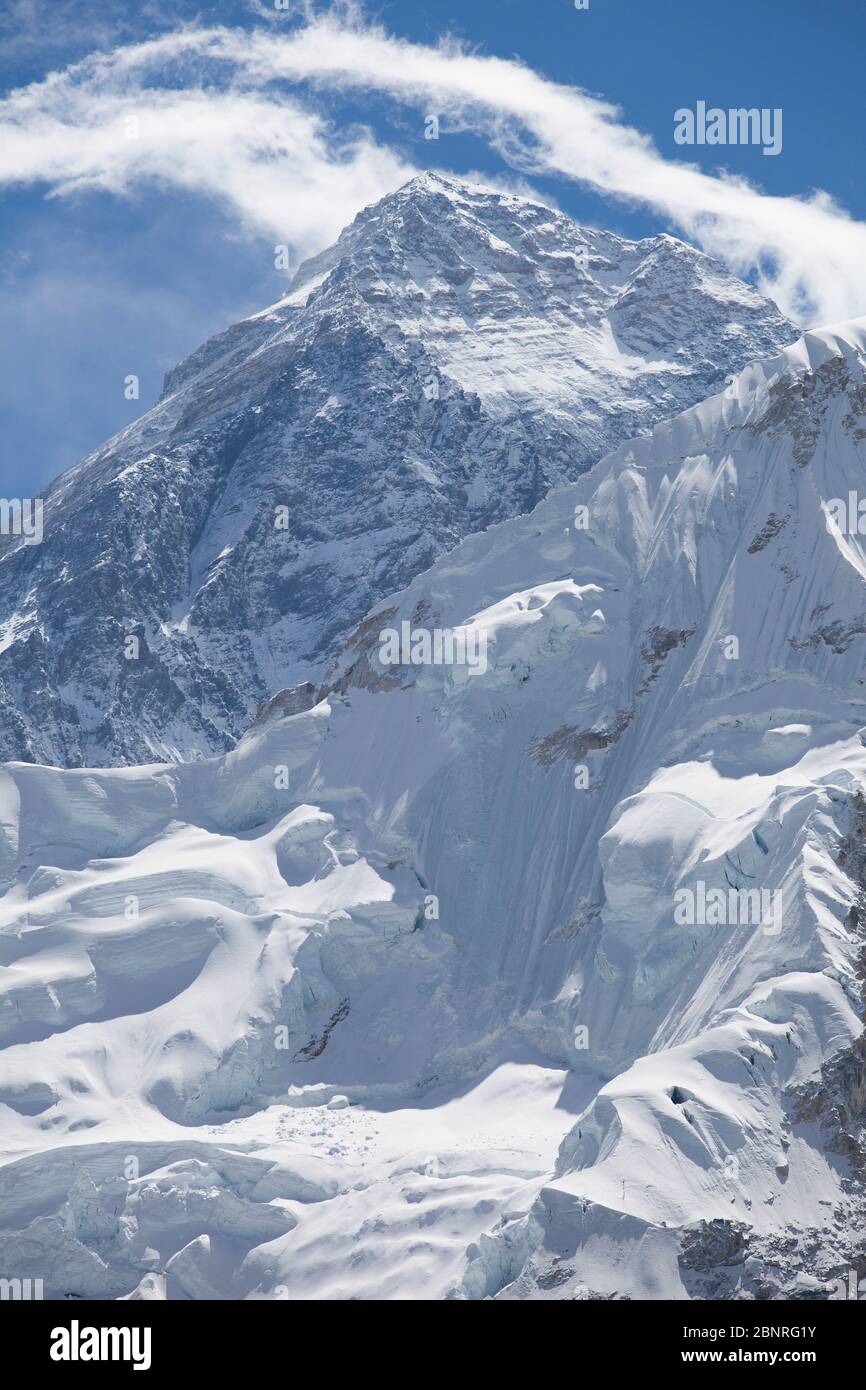 Everest - montagna più alta 8848 metri. Catena montuosa dell'Himalaya.  Nepal Foto stock - Alamy