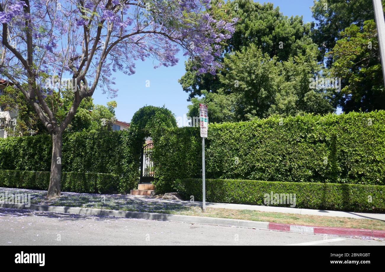 Los Angeles, California, USA 15 maggio 2020 UNA vista generale dell'atmosfera di James Dean e Katherine Hepburn ex residenza a Villa Primavera, al 1300 N. Harper Avenue a Los Angeles, California, USA. Foto di Barry King/Alamy Stock foto Foto Stock