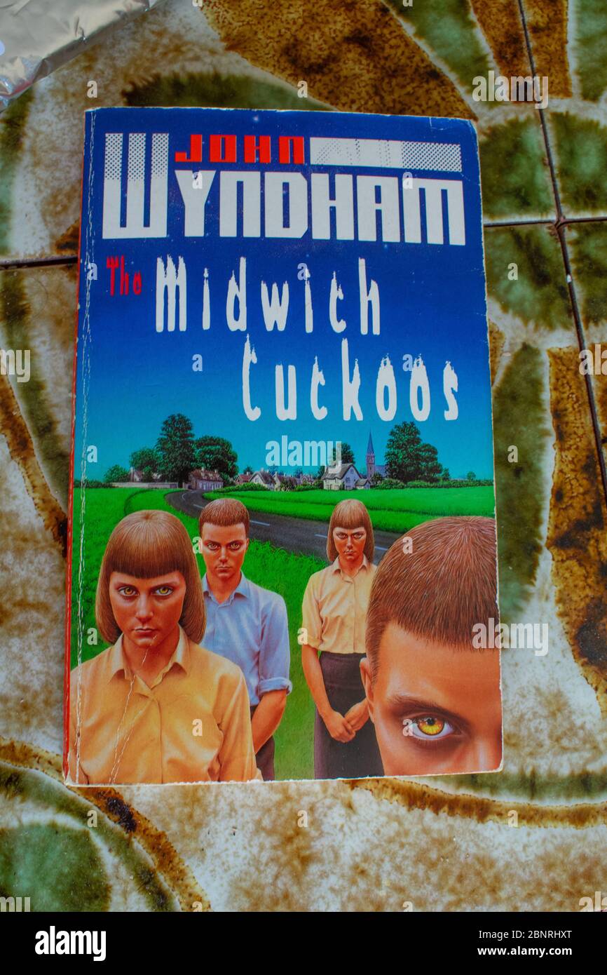 John Wyndham Midwich Cuckoos Paperback Foto Stock