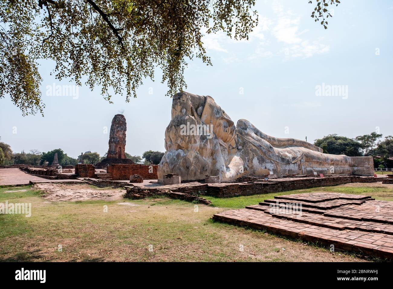 Nome di questo luogo Wat Lokayasutharam Tempio, il tempio noto come reclining Tempio del Buddha Bianco nella provincia di Ayutthaya Foto Stock