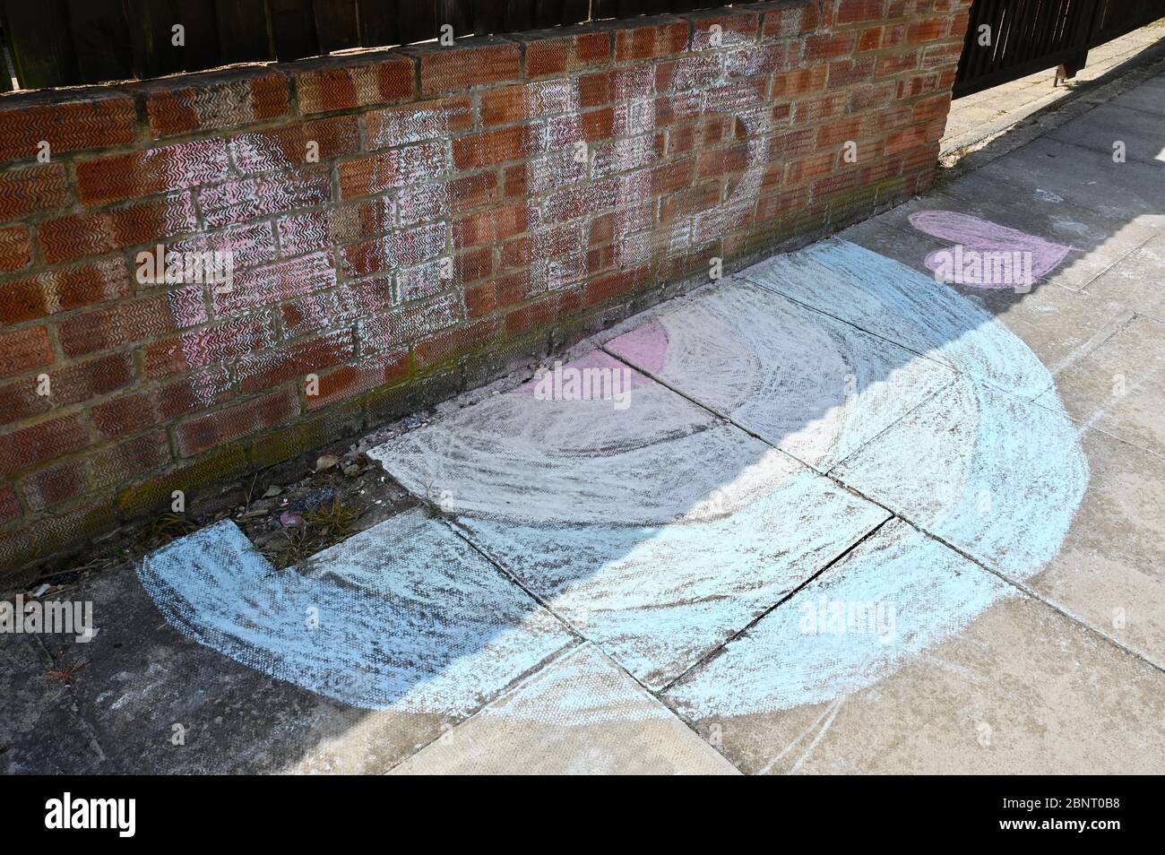 Coronavirus pandemico. Grazie NHS. Pavement Art, Sidcup, Kent. REGNO UNITO Foto Stock