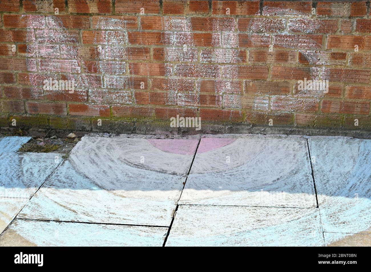 Coronavirus pandemico. Grazie NHS. Pavement Art, Sidcup, Kent. REGNO UNITO Foto Stock