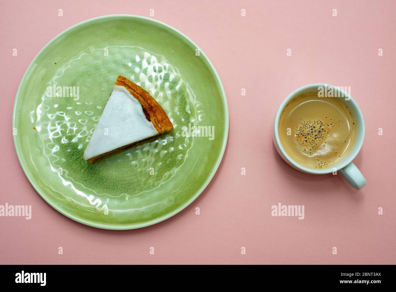Crostata di bakewell e caffè Foto Stock