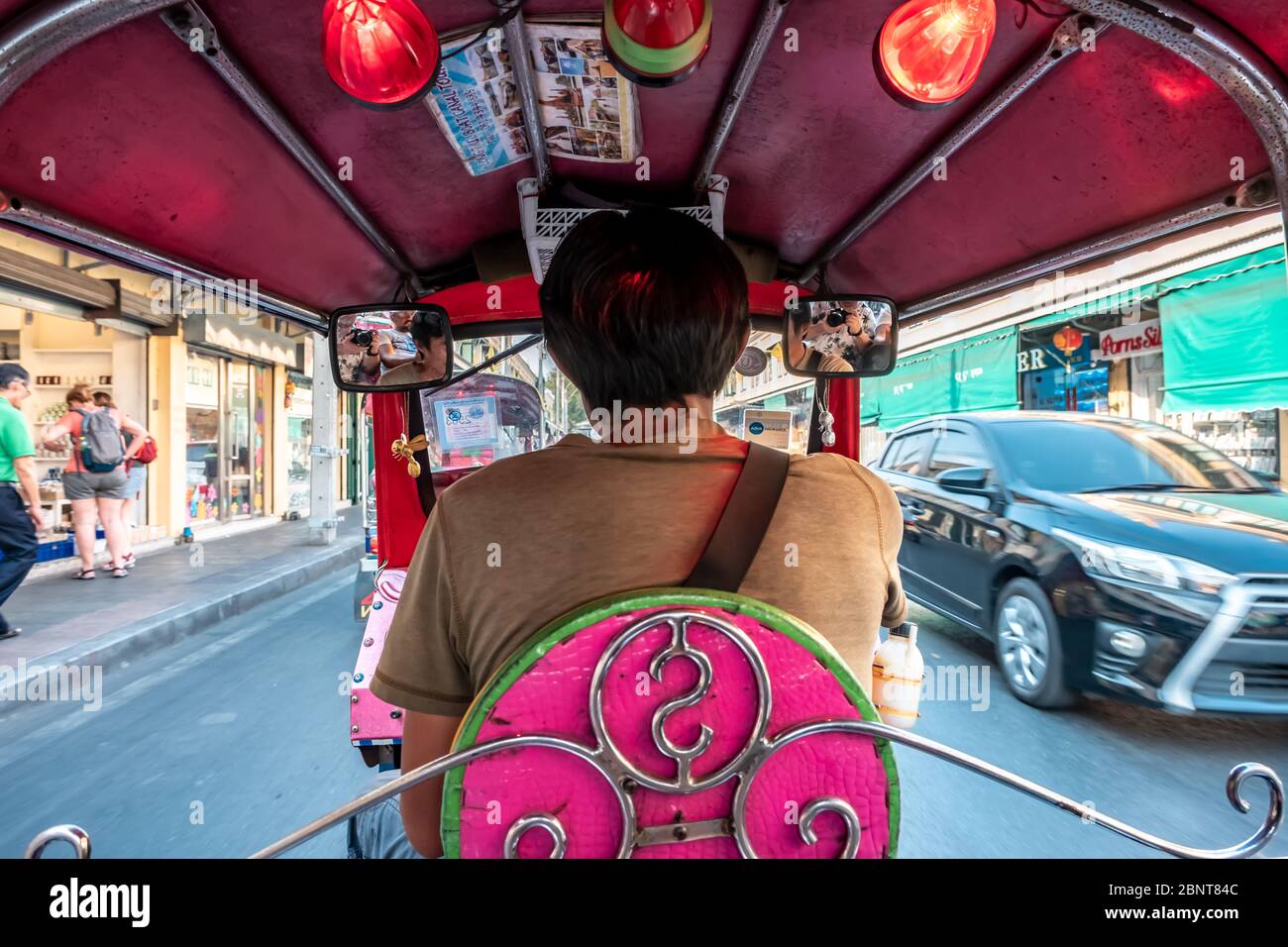 Downtown, Bangkok / Thailandia - 12 febbraio 2020: Nome di questo veicolo Tuk Tuk o Tuktuk, i veicoli hanno tre ruote Foto Stock