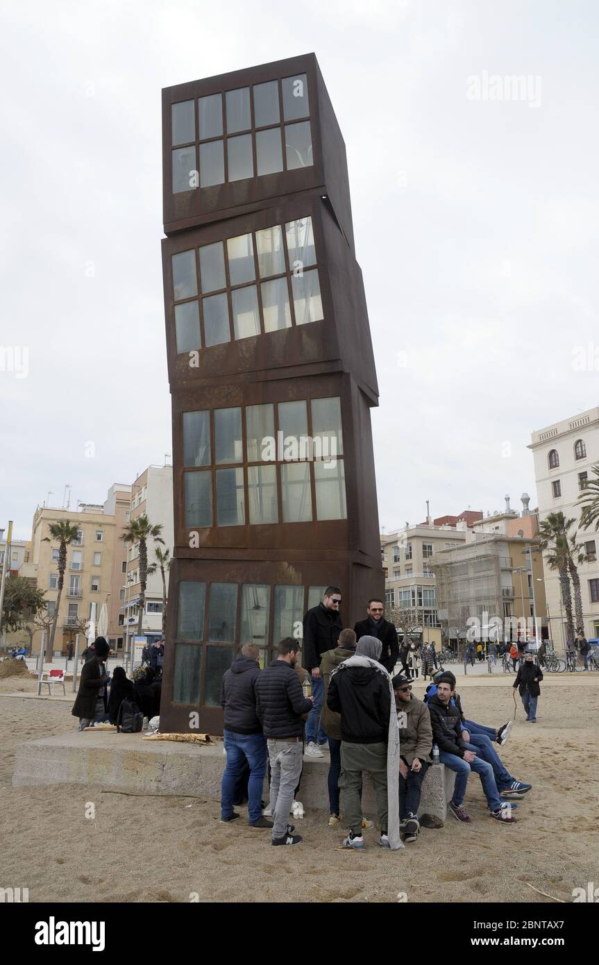 La scultura l'Estel Ferit (la Stella di tiro ferita) è composta da quattro cubi ritorti, il Corno di Rebecca 1992 Foto Stock