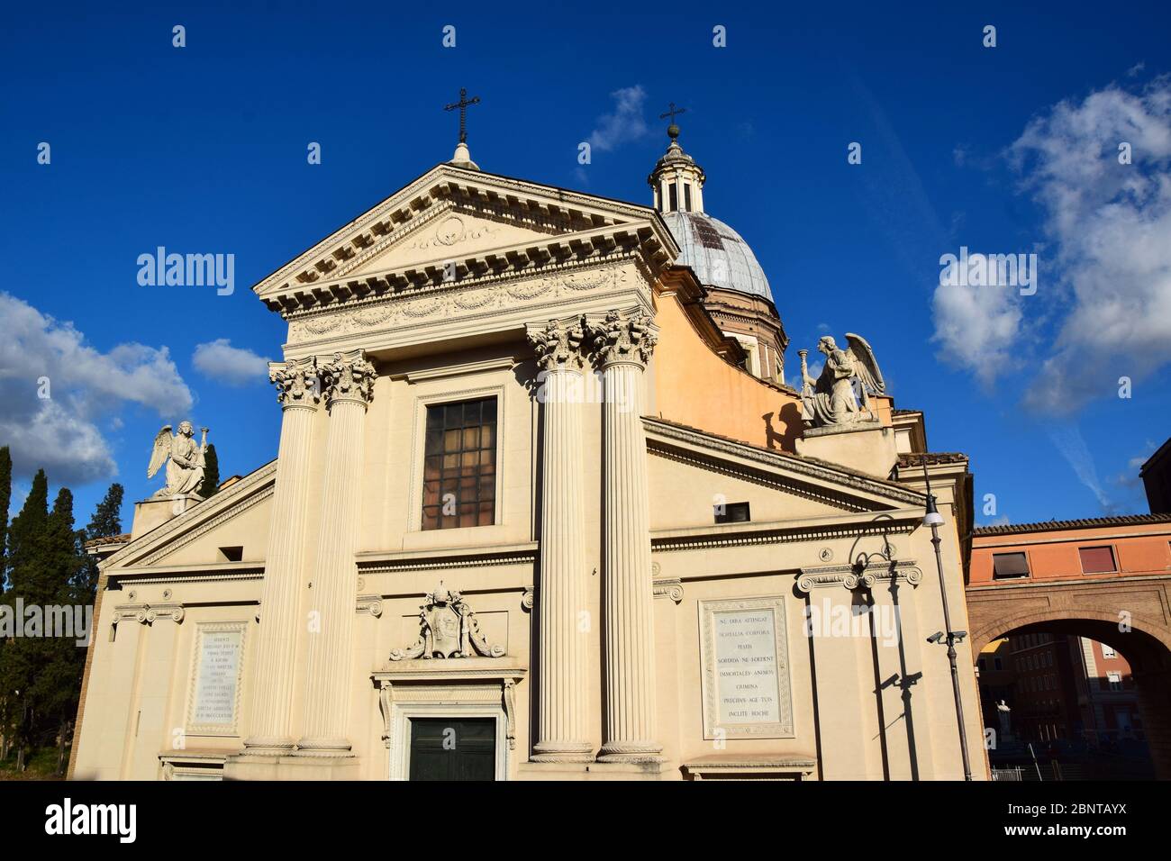 Chiesa di San Rocco tutti Augusteo - Chiesa di San Rocco tutto Augusteo con Largo San Rocco nella città di Roma Foto Stock