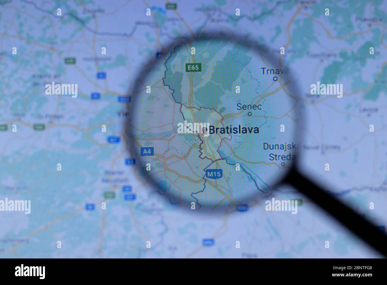 Los Angeles, California, USA - 1 maggio 2020: Nome della città di Bratislava con posizione sulla mappa in primo piano, editoriale illustrativo Foto Stock