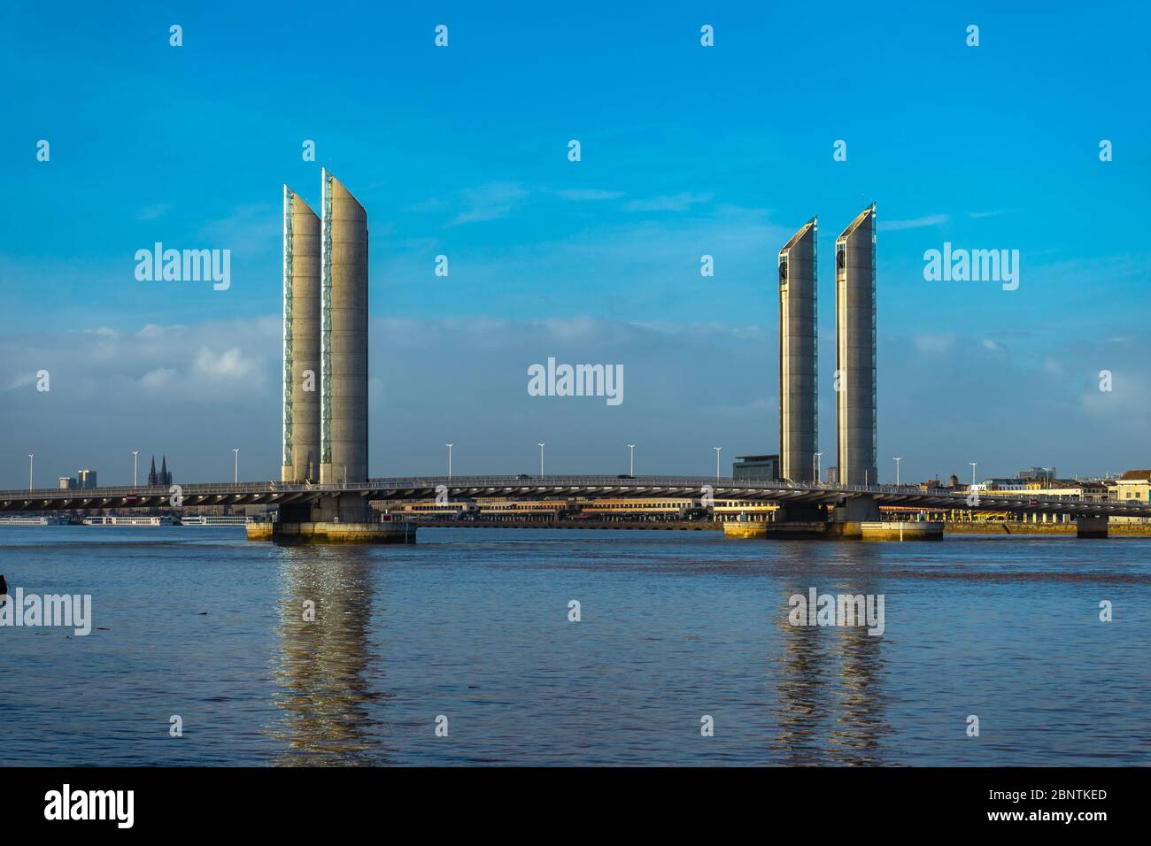 Pont Jacques Chaban-Delmas a Bordeaux, Francia. Foto Stock