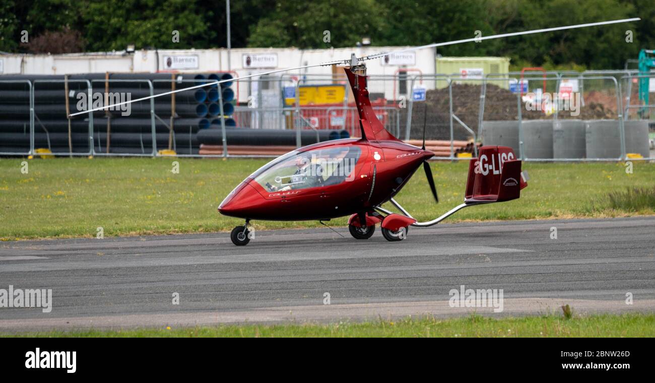 North Weald Essex UK 16 maggio 2020 l'aviazione generale (voli privati e ricreativi) riprende in Inghilterra, North Weald Airfield riapre dopo il blocco per il volo civile e privato soggetto a rigide linee guida di distanziamento sociale RotorSport UK Calidus Credit Ian DavidsonAlamy Live News Foto Stock