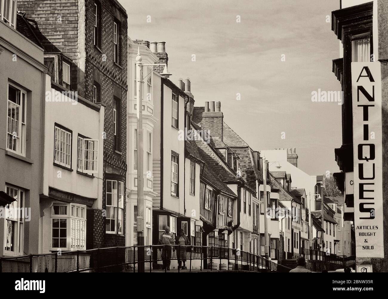 The High Street, Hastings Old Town, East Sussex, Inghilterra, Regno Unito Foto Stock