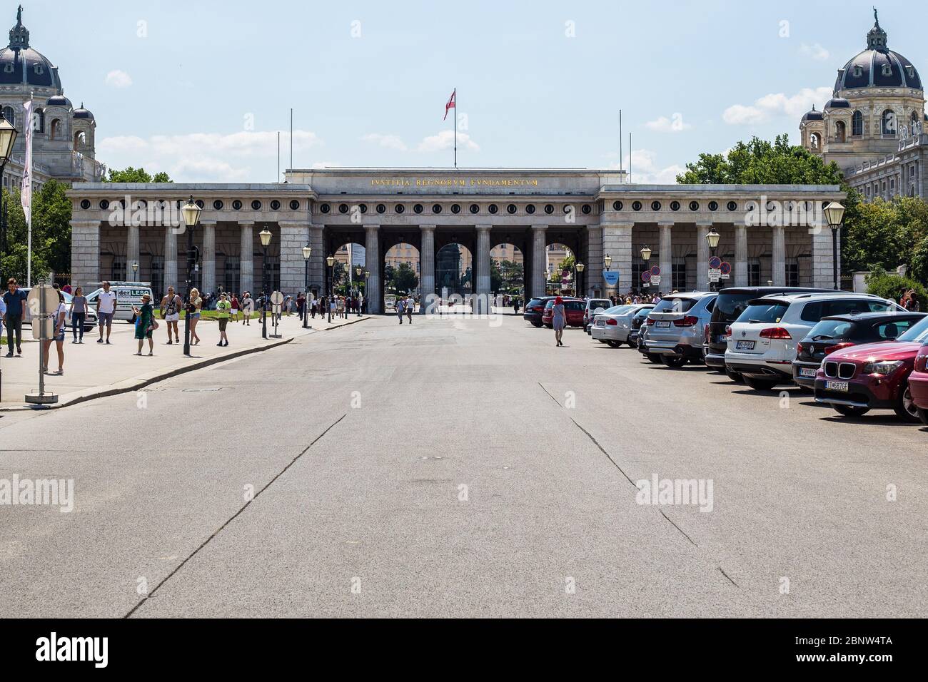 Vienna, Austria - 18 giugno 2018: Veduta del Monumento della porta di Burgtor di Auseres nel centro di Vienna Foto Stock