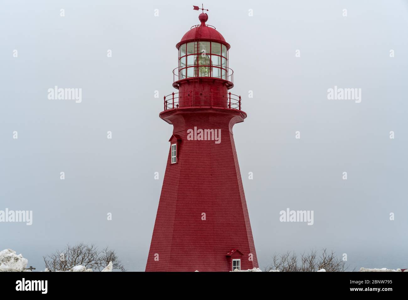 Faro rosso nel Quebec orientale, Canada. Foto Stock